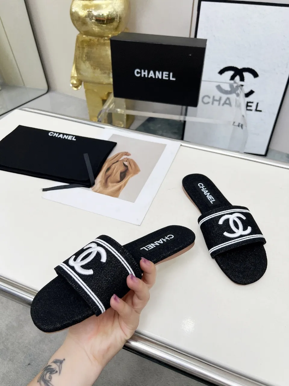 👟👟Ex-factory price 400👟👟 Genuine leather sole +30 chanel Chanel 2025 new slippers🔥🔥 Official website counter, fabric sheepskin, lining sheepskin, foot pad goatskin, 3 colors optional, 35-42 sizes Genuine leather sole +30
